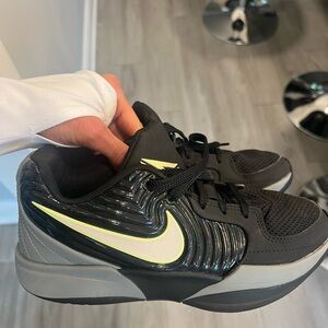 Nike Black and Gray Athletic Sneakers with Metallic Swoosh
